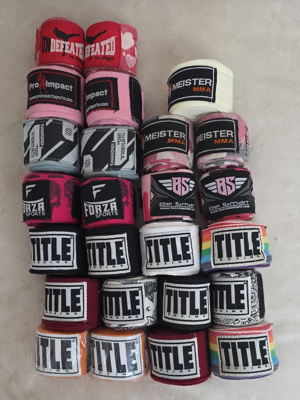 18 oz Title Boxing Leather Gloves + 26 Hand Wraps Lot MMA Boxing Training Bundle - Picture 10 of 13